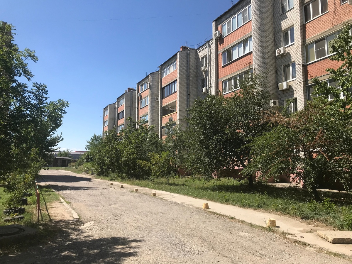 непосредственно сам заезд во двор
