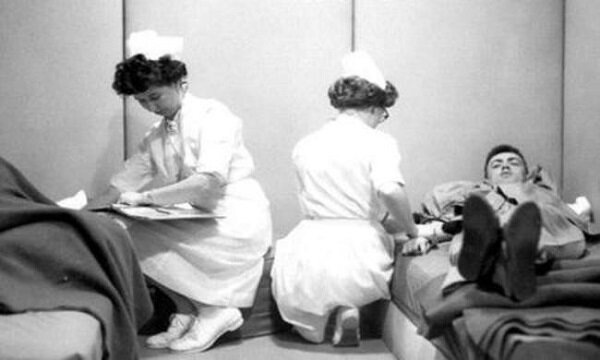 Медсестры ухаживают за солдатами. Источник: googleusercontent.com