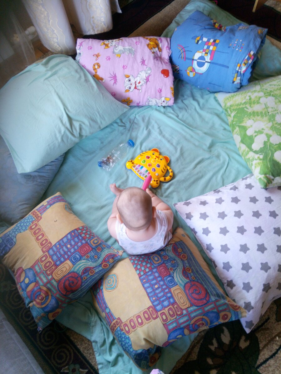 Вот такое гнёздышко сооружаем каждый день. По принципу " знал бы где упал, соломки подстелил бы"