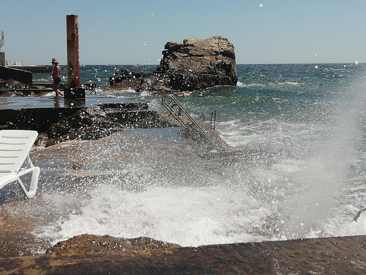 Это фото сделано после того, как я поднялась по этим сходням! Вот этот круговорот воды.