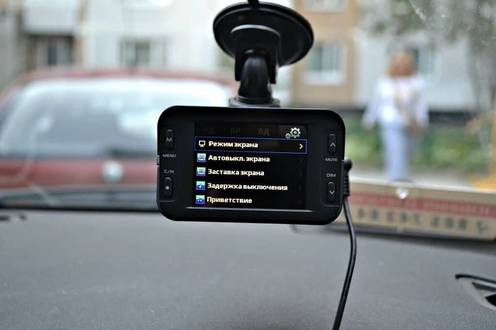 Управление простое, при помощи кнопок по бокам