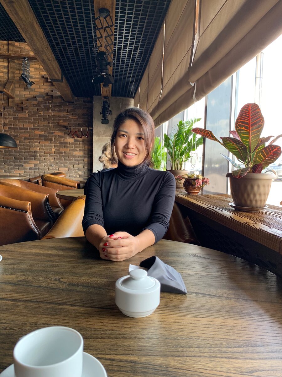 Это я незадолго до карантина, ещё не подозреваю, что скоро кафешки станут роскошью