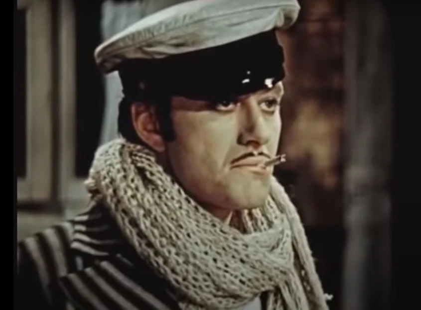 автобаза ссср маз. шофер бендера. золотой теленок козлевич. таксист за рулем. бендер футурама пьет.