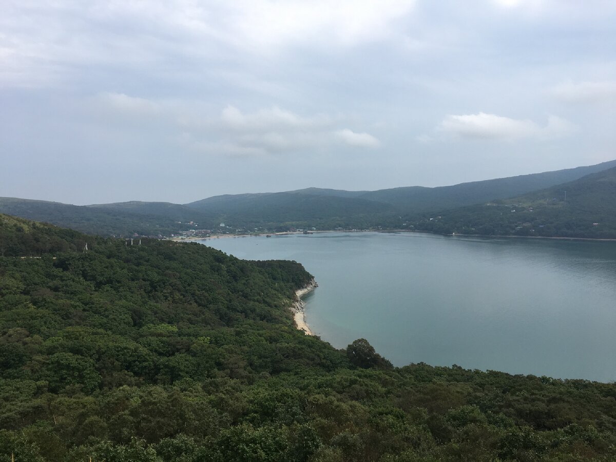 Вид на бухту Витязь со смотровой площадки, фото автора 