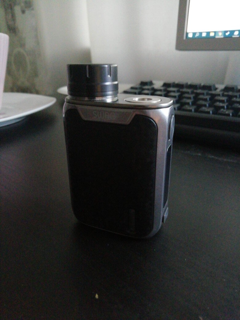 Размеры: 74.5 х 48 х 25мм Вес: 108г  (Посадка атомов до 23мм) 
Материал корпуса: алюминиевый сплав + нержавеющая сталь + пластик Питание: 1 х 18650 
Чипсет: OMINIBOARD 2.0 
Выходная мощность: 5 — 80Вт  
Диапазон напряжения: 0.0 – 8.5В  
Режим работы: POWER, TC (NI200, SS, TI), TCR, BYPASS, RTC  
Температурный диапазон: 200℉ — 600℉ / 100℃ — 315℃  
Поддерживаемое сопротивление: 0.05 — 5.0Ω  
Защита: от низкого / высокого сопротивления, от перегрева, от короткого замыкания, от неправильной полярности, от перезаряда / переразряда  
Тип коннектора: стальной 510, пин позолочен, подпружинен  
Экран/диагональ: да, 0.91 ” Micro-USB порт/зарядка: есть, ток зарядки 1.6А  
Обновление/прошивка: да 