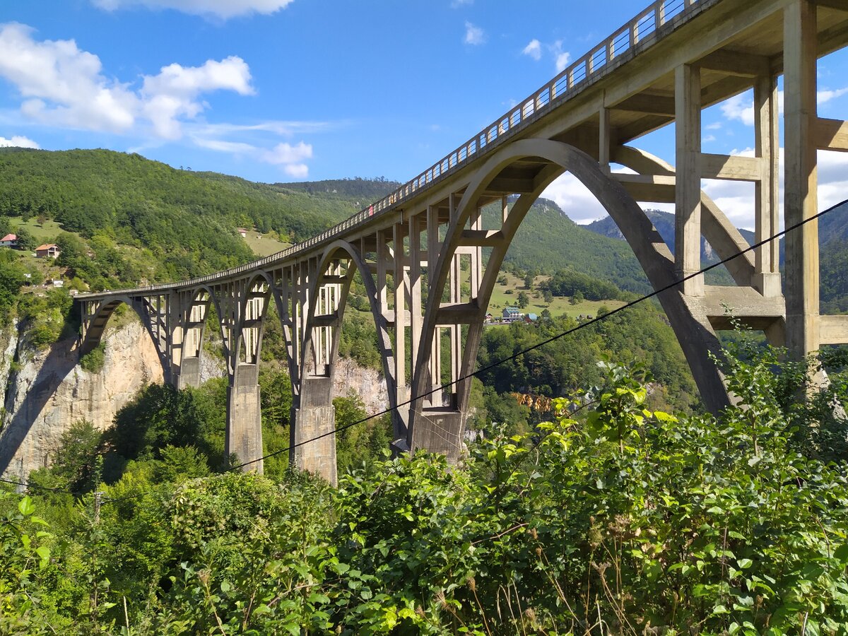 Мост царицы Тамары в Абхазии