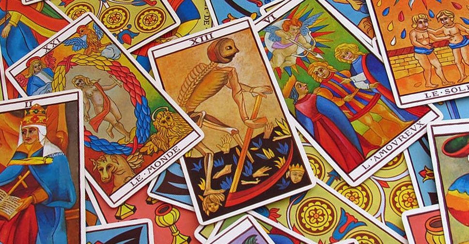 Como preguntar al tarot por una persona