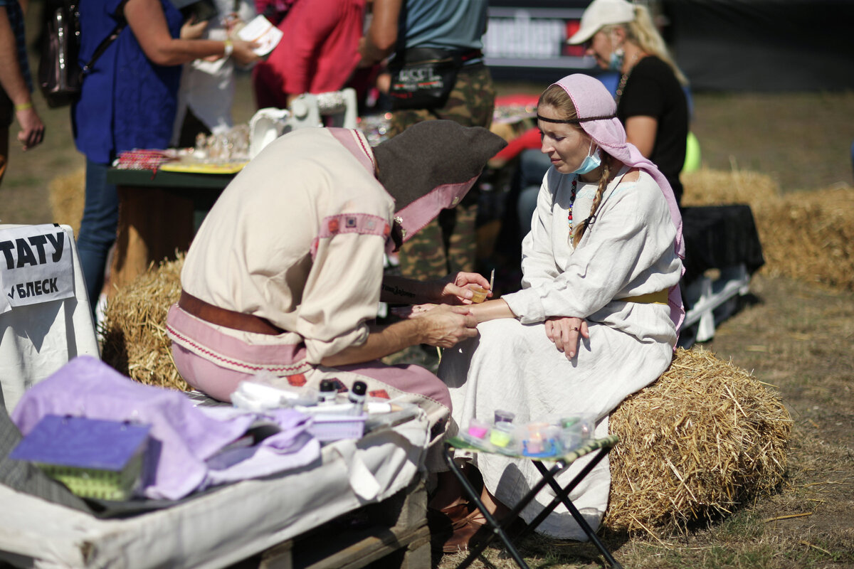 Конечно праздник. Фестиваль урожая и виноделия WINEFEST. Фестиваль вина в Балаклаве 2021. Гастрономическая ярмарка в Балаклаве сегодня.