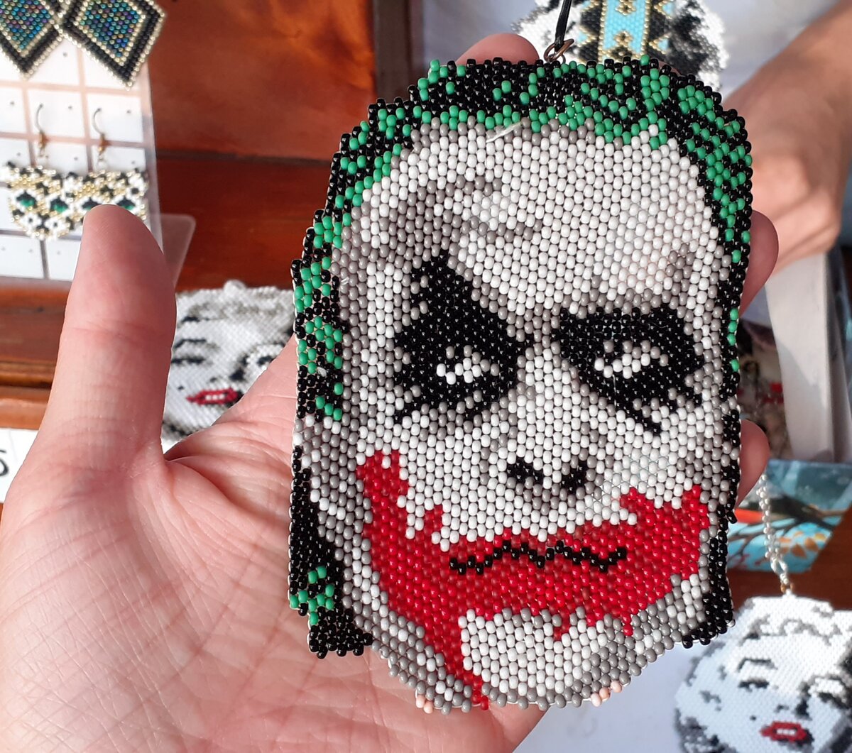 Продать поделки из бисера by