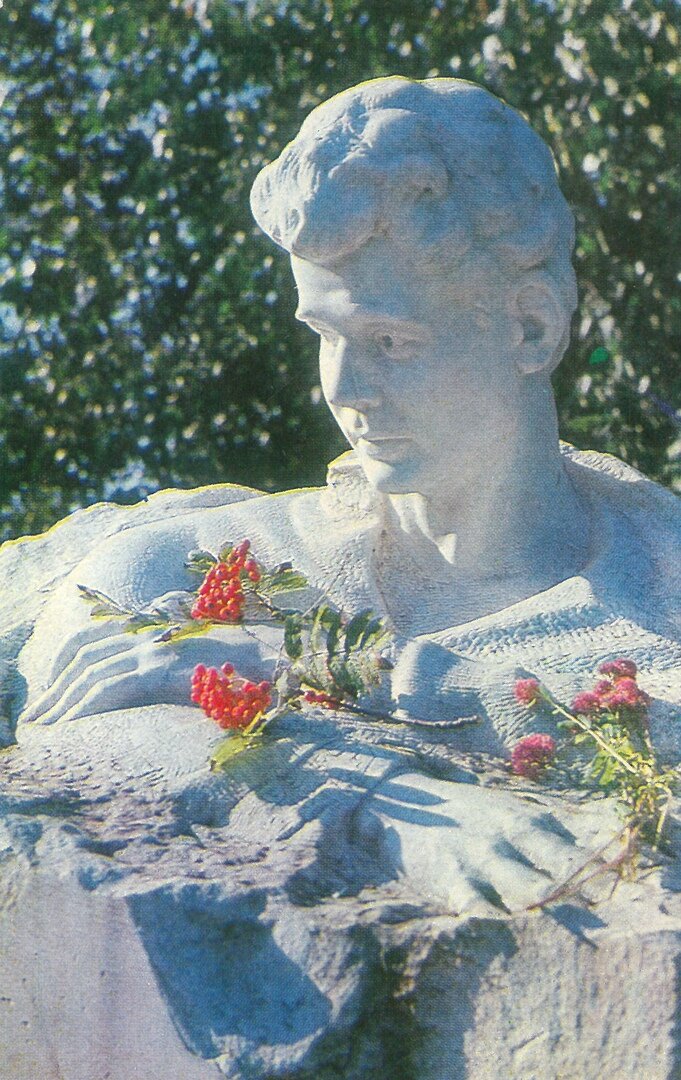 Бюст С. Есенина. Скульптор И. Онищенко. Фото А. Невежина