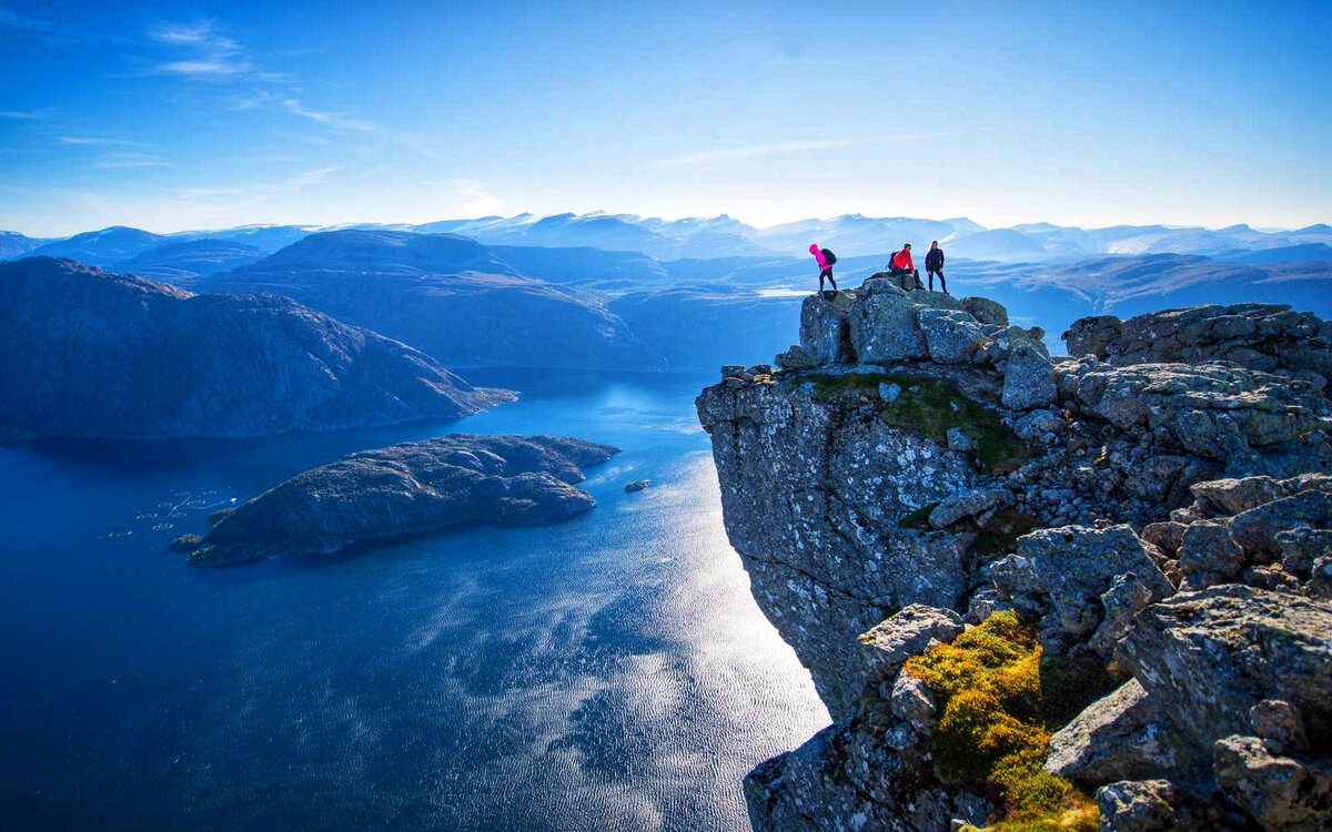 Coast travel. Ставангер фьорды. Хайкинг в Норвегии. Ставангер Норвегия. Ставангер Норвегия фото.