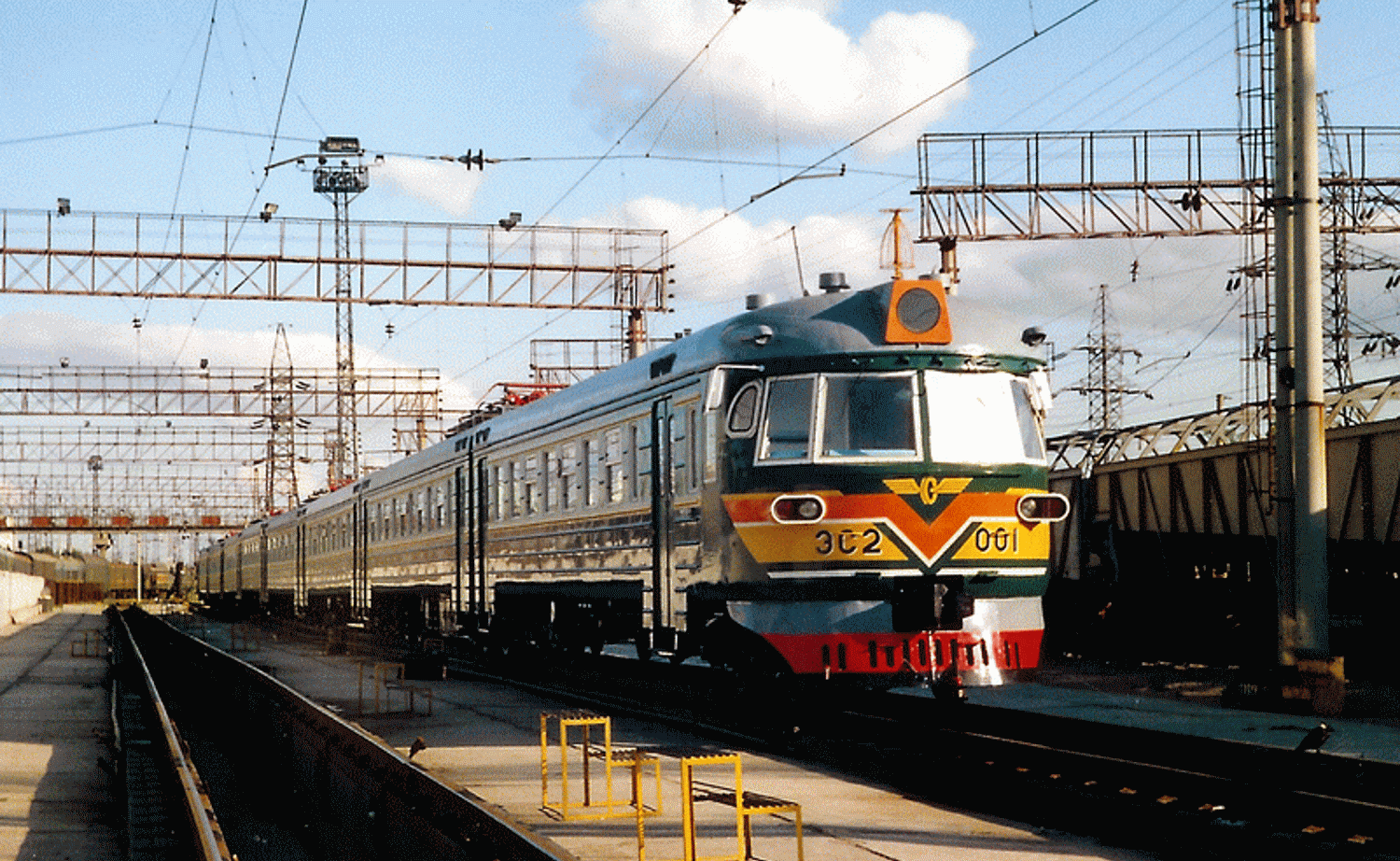 ЭС2-001 с измененными окнами лобовой части, источник фото https://railtrain.pro/