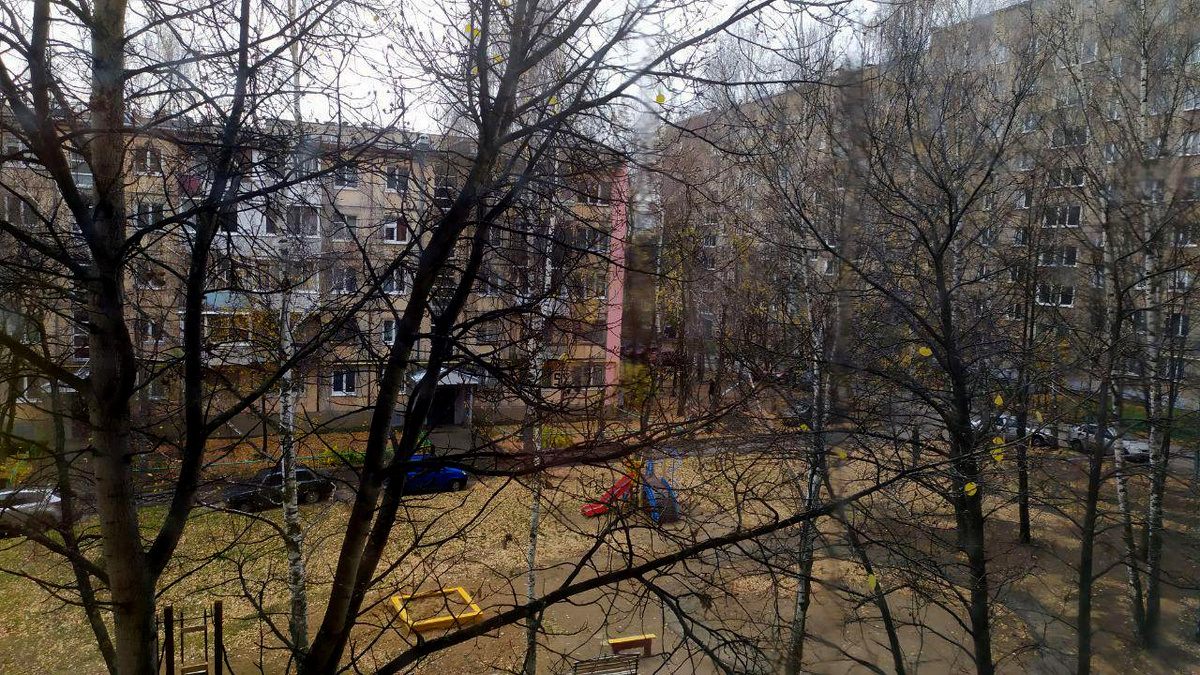 Не особо ярко за окном, да? Реальность, что с ней поделать. 