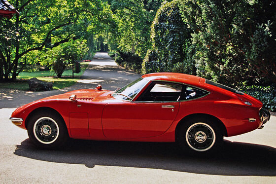 Toyota 2000GT в профиль