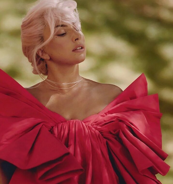 Lady Gaga - новая героиня Valentino. Вспоминаем главных муз культового модного Дома