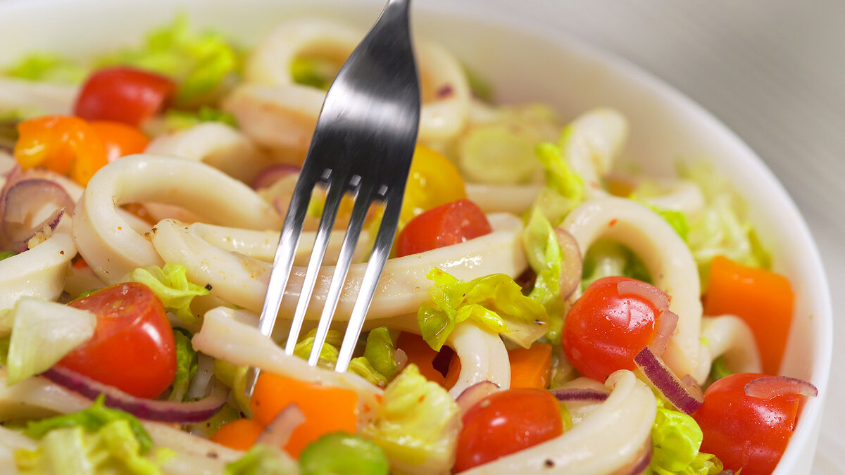 Салат с кальмарами. Всегда Вкусно!