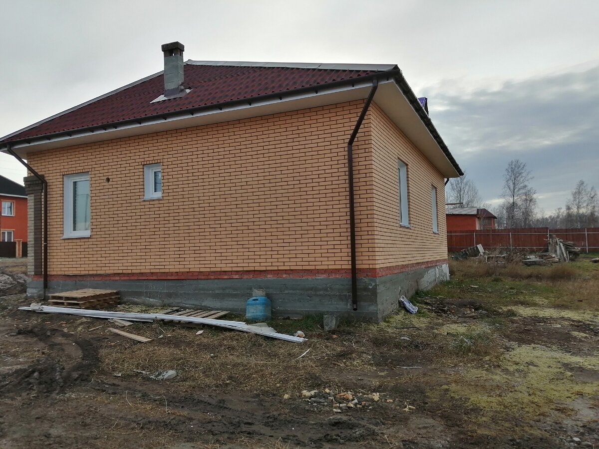 Вот такие дома под самоотделку. Цена 4 миллиона. 