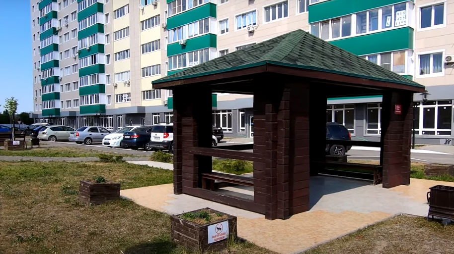 Беседка на территории ЖК "Грин парк"