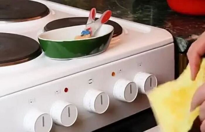 Как почистить покрытые жиром ручки на плите без лишних хлопот 