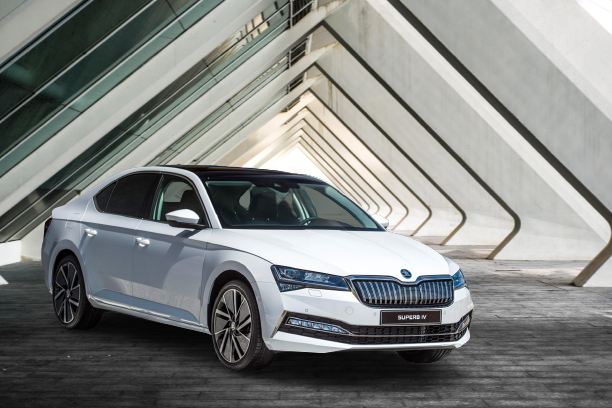 Премьерный гибрид Skoda Superb iV