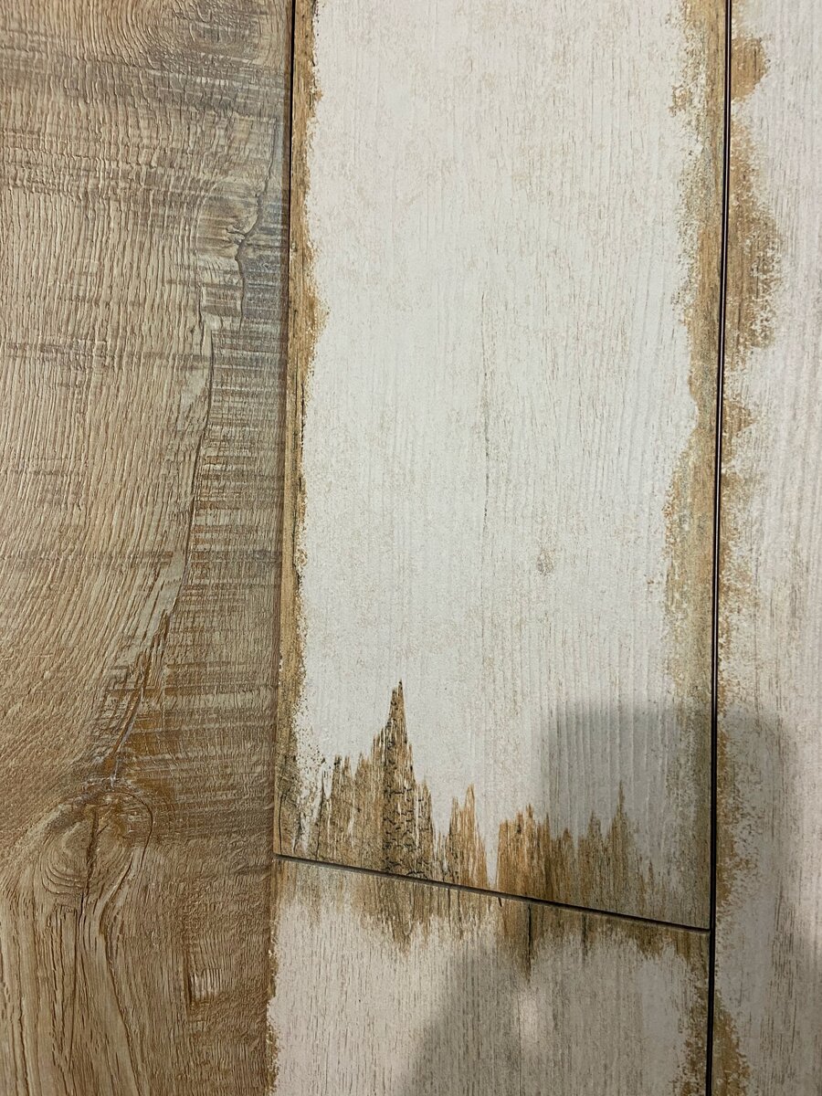 вот на таком сочетании  ламината(слева) и плитки (справа) я остановила свой выбор