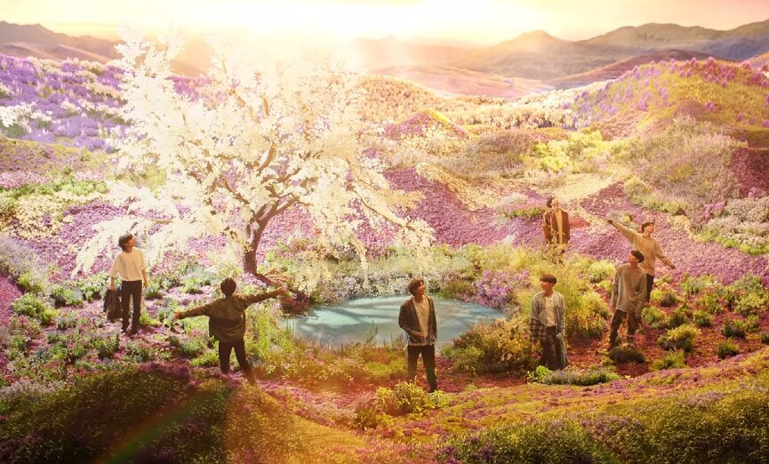 Кадр из клипа: BTS — «Stay Gold»