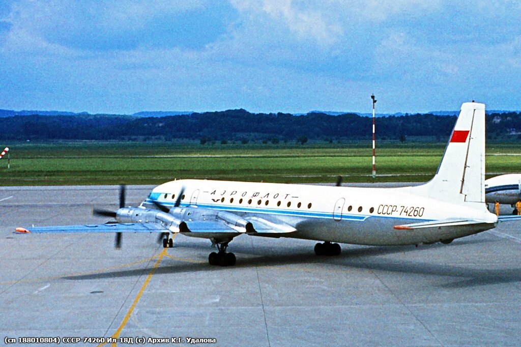 Ил-18Д СССР-74260 во время службы в ЦУМВС (с) Архив К.Г. Удалова