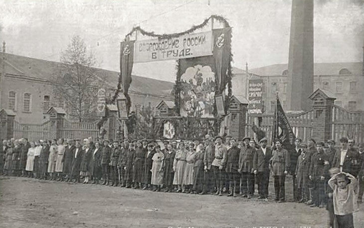 Въездные ворота Воскресенской мануфактуры. 1910-е годы