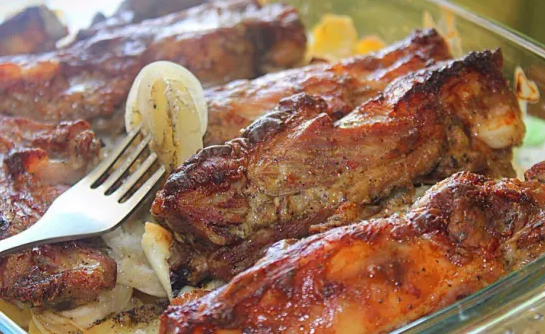 Свиные ребрышки с картошкой в пищевой фольге - Рецепт | gkhyarovoe.ru
