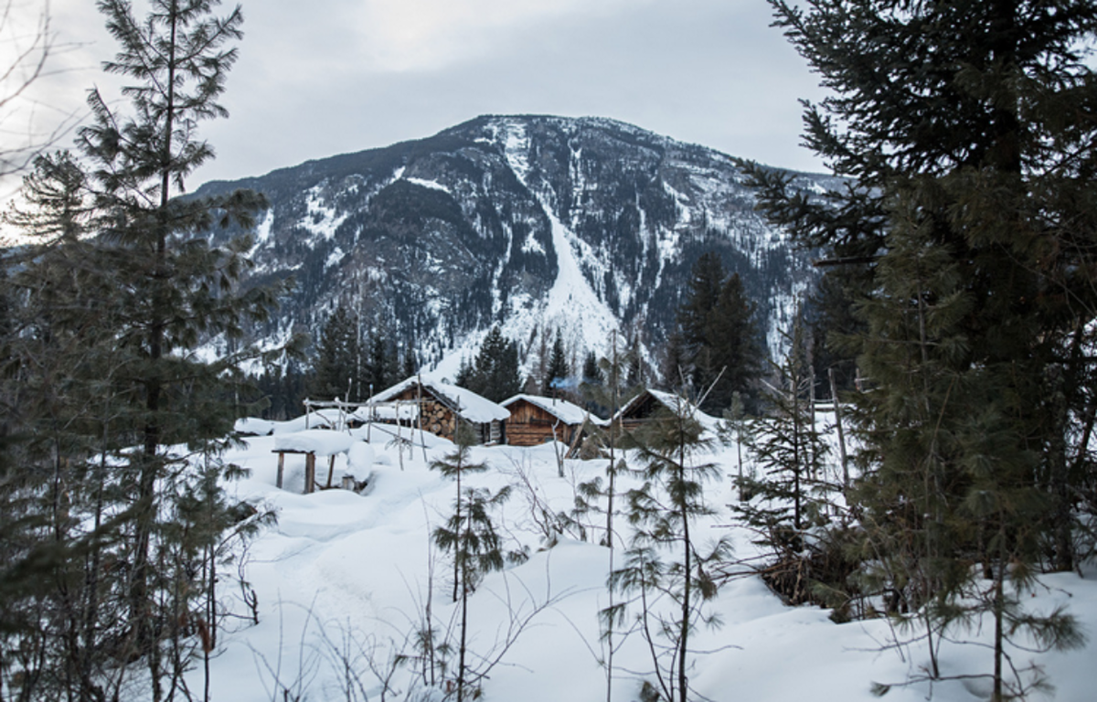 Деревня староверов в тайге.
