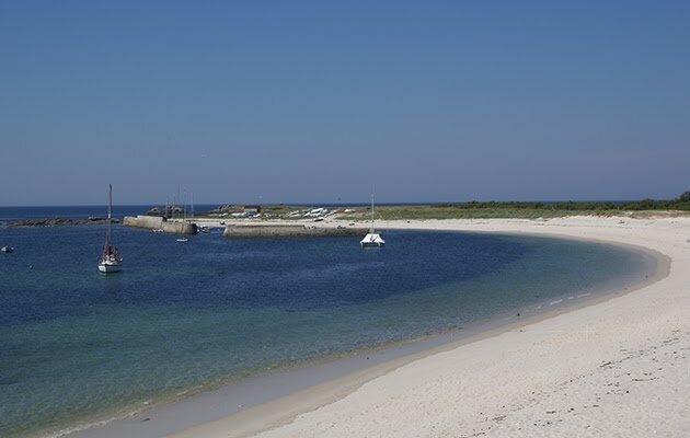 Остров Иль-Уат в Южной Бретани — это солнечный уголок, где можно с удовольствием  перевести дух во время длительного круиза. Предоставлено: Кен Эндин.