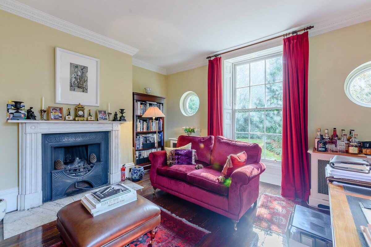Дом Агаты Кристи. Источник: SAVILLS; INSET: WALTER BIRD/GETTY