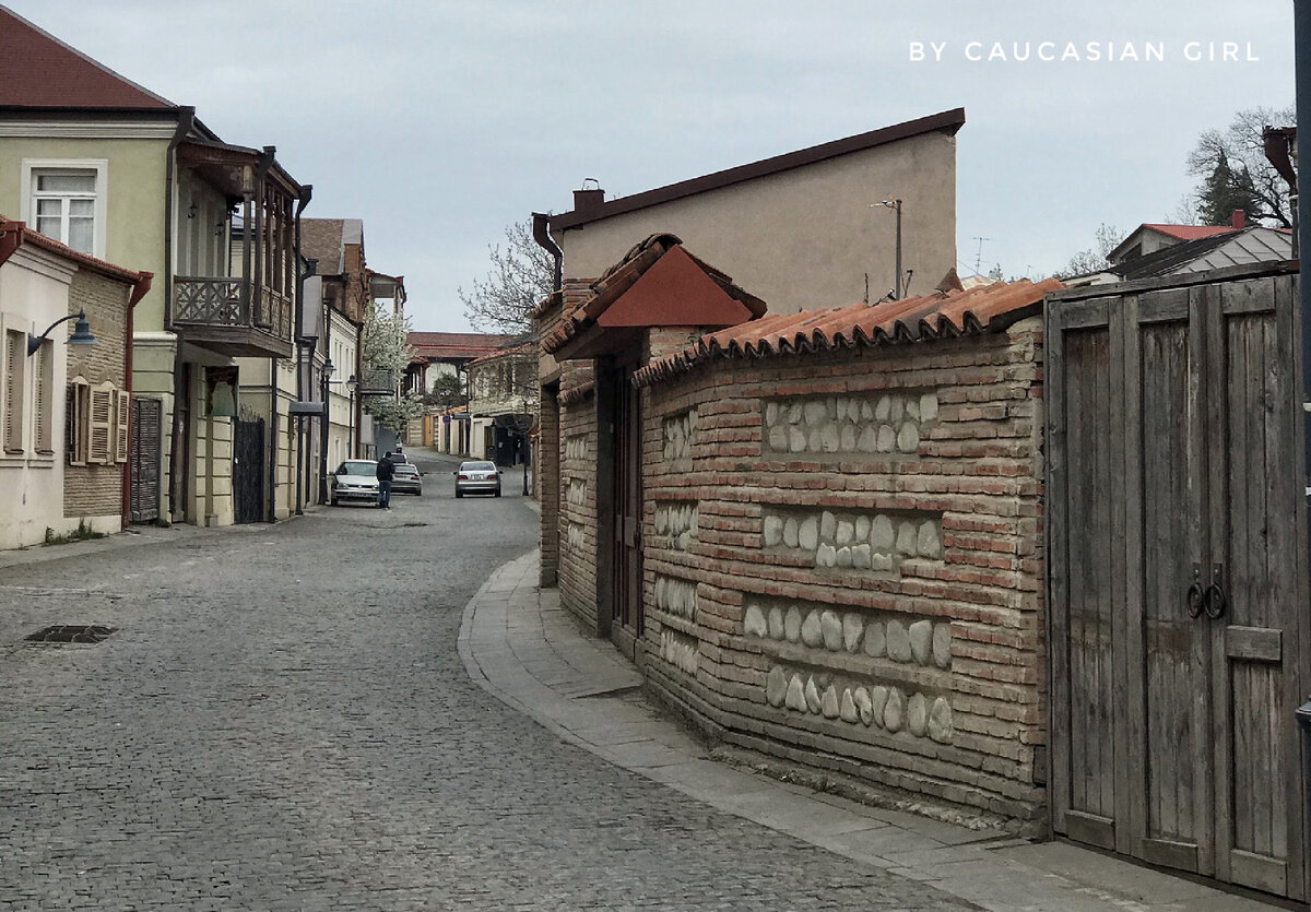 Пустые улицы столицы винного региона Грузии, города Телави. Помните Мимино? 