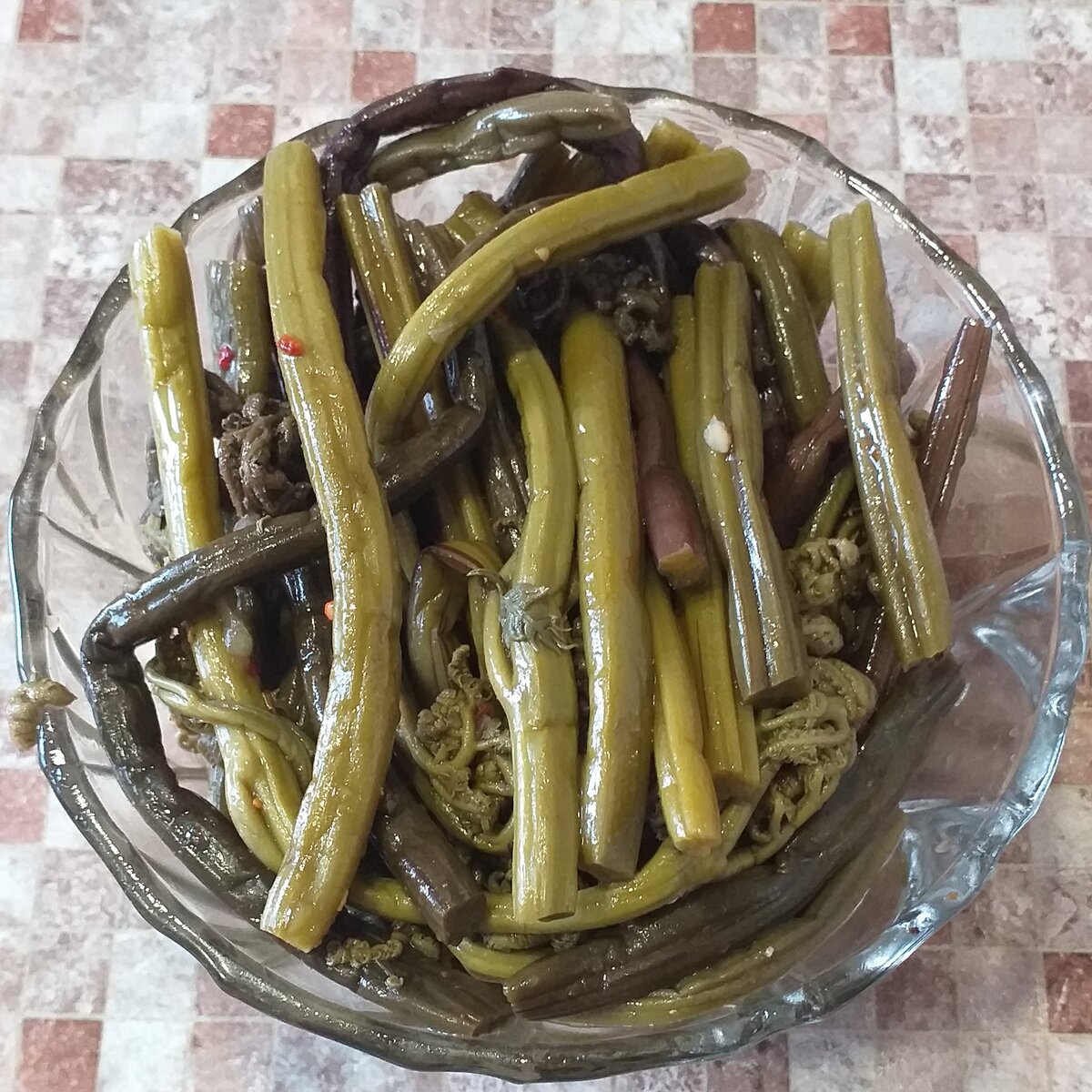 Папоротник нарезаем длинной 5-7 сантиметров