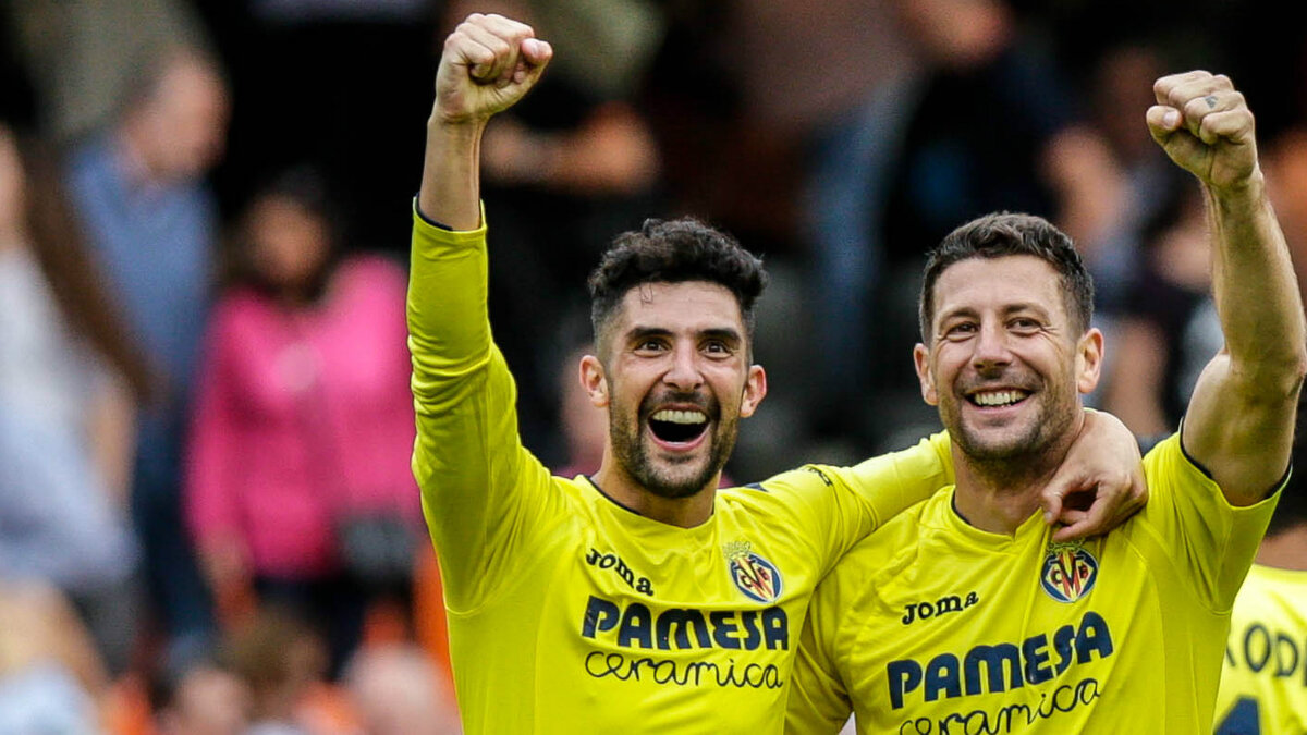 Игроки Вильярреала. Изображение: PAP / EPA / Марцин Гадомски