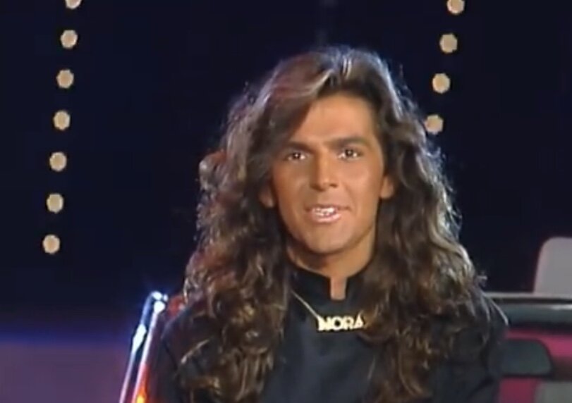 Скрин сделан автором из клипа группы. Источник -ютуб 