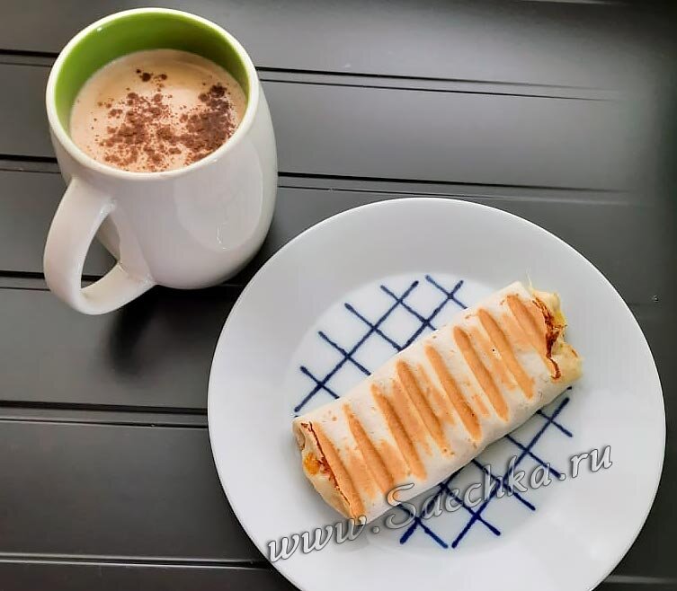 Ролл с сыром и котлетой