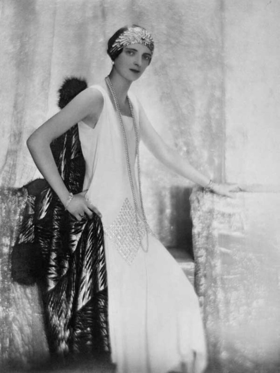 Княгиня Ирина Александровна (племянница Николая 2 и супруга скандального денди князя Феликса Юсупова) в наряде от собственного модного дома "Irfe" 