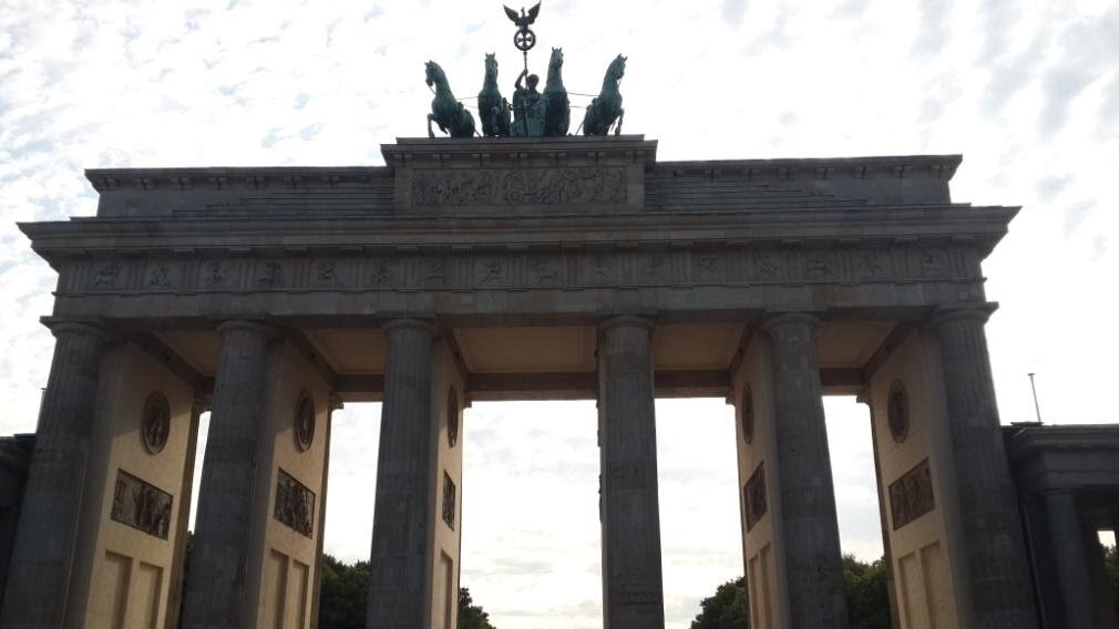 В Берлин я ехала с некоторым внутренним напряжением: всё-таки наши предки победили немцев рейха, а мы едем к ним на отдых. Но атмосфера города сразу же к себе расположила: лёгкая, доброжелательная. 