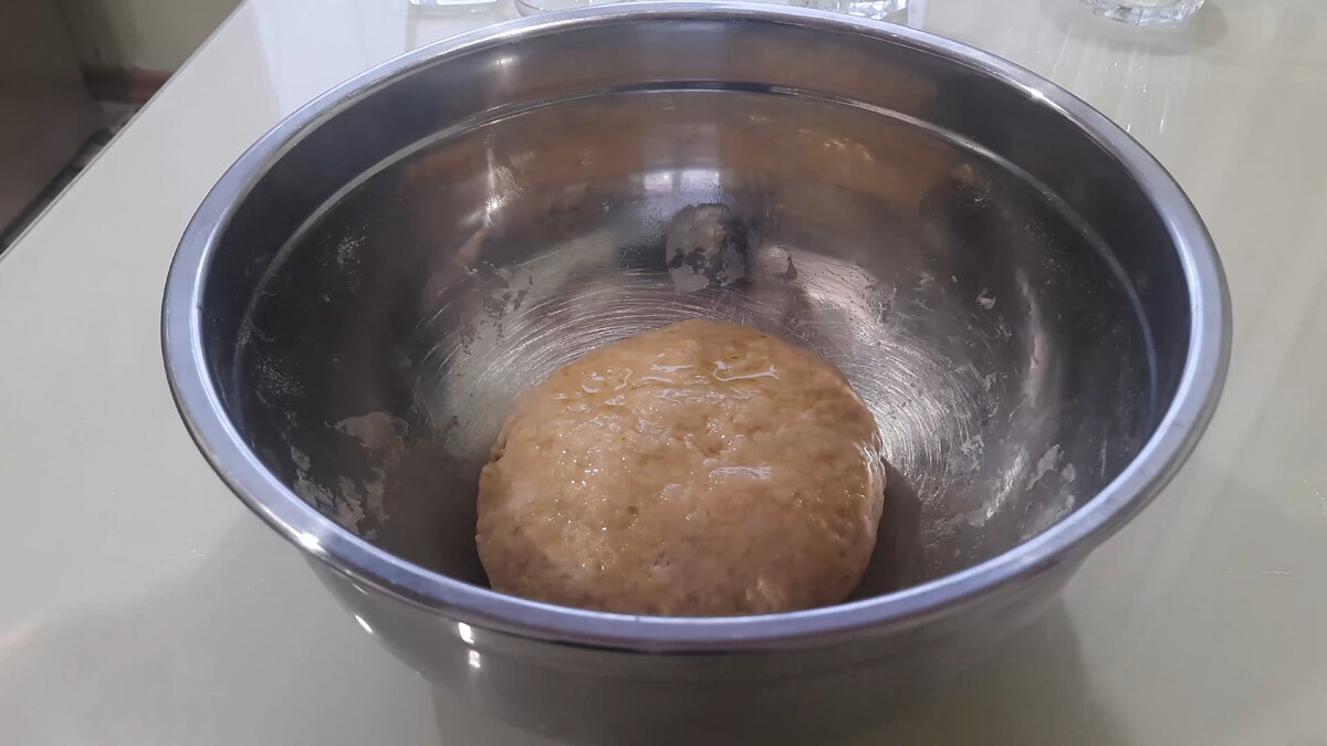 миску закрываю крышкой