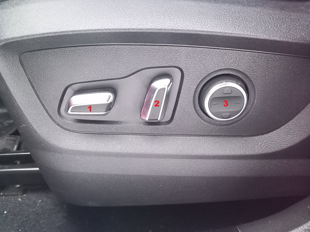 Органы управления электроприводами регулировок водительского кресла.