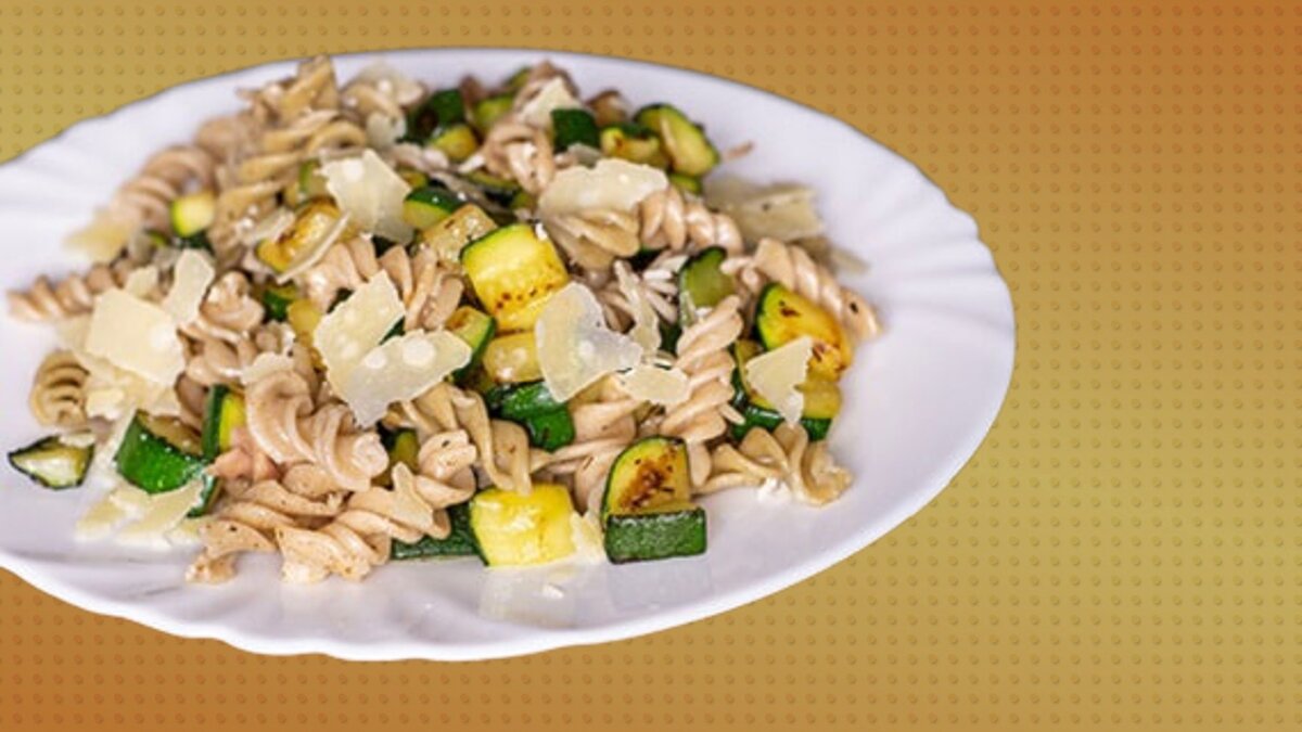 Макароны с кабачком и сыром