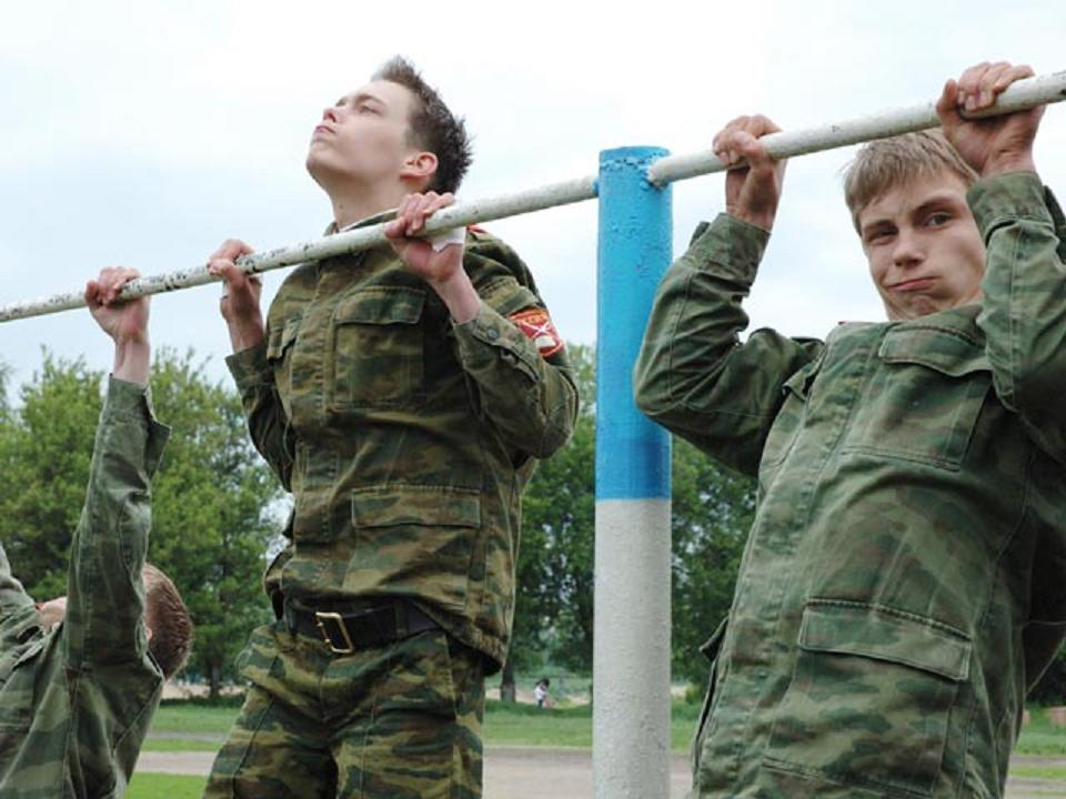 Военно физическая подготовка. Физическая подготовка военнослужащих. Подтягивание военных. Подтягивания в армии. Военная подготовка подтягивание.