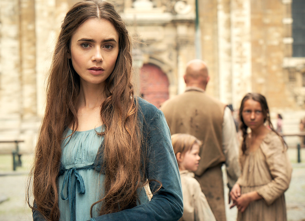 Лили Колинз в роли Фантины, сериал "Отверженные"