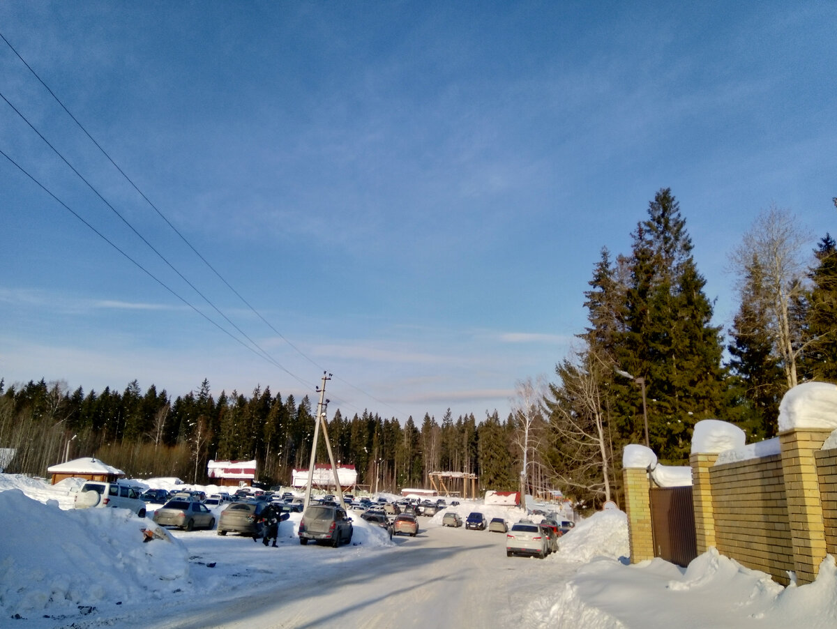 Парковка автомобилей 