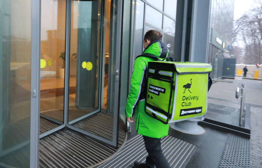 Грузчик упаковщик. Куда устроиться в санкт петербурге. Питер экскурсии. Туристы в санкт-петербурге. Подработка.