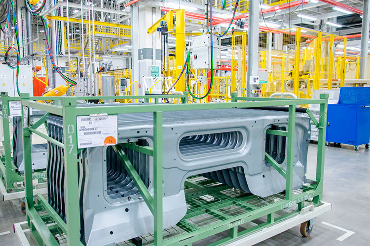 Никаких двигателей Cummins (США), коробок передач ZF (Германия), топливной аппаратуры Bosch (Германия) и т. д.