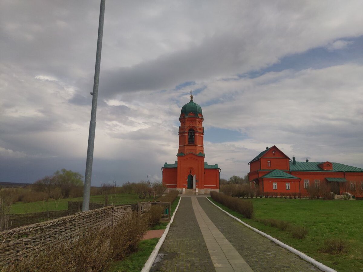 Храм в Монастырщино