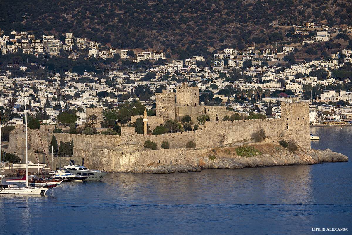 Замок Святого Петра или Крепость Бодрум (Bodrum Castle) - средневековая крепость в турецком городе Бодрум (Bodrum). (GPS координаты:37.031745, 27.429211)