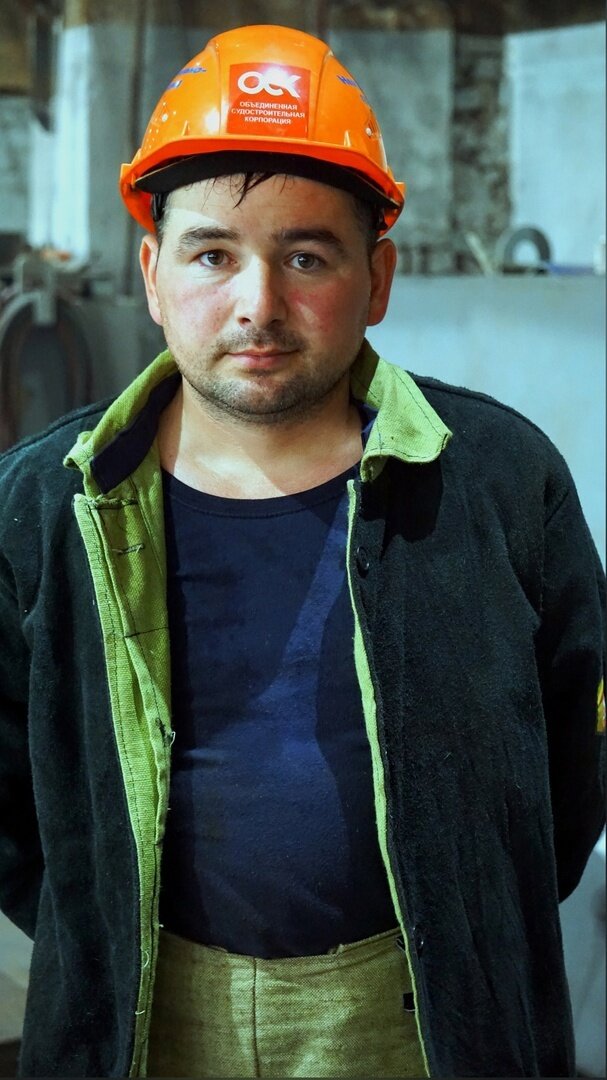 Газорезчик Невского судостроительно-судоремонтного завода (входит в #ОСК) Ильдус Гильфанов / Невский ССЗ 